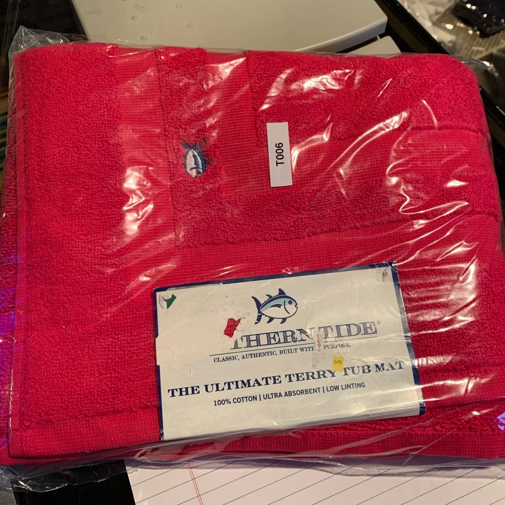 NWT Southern Tide Skipjack Bath Mat in Red